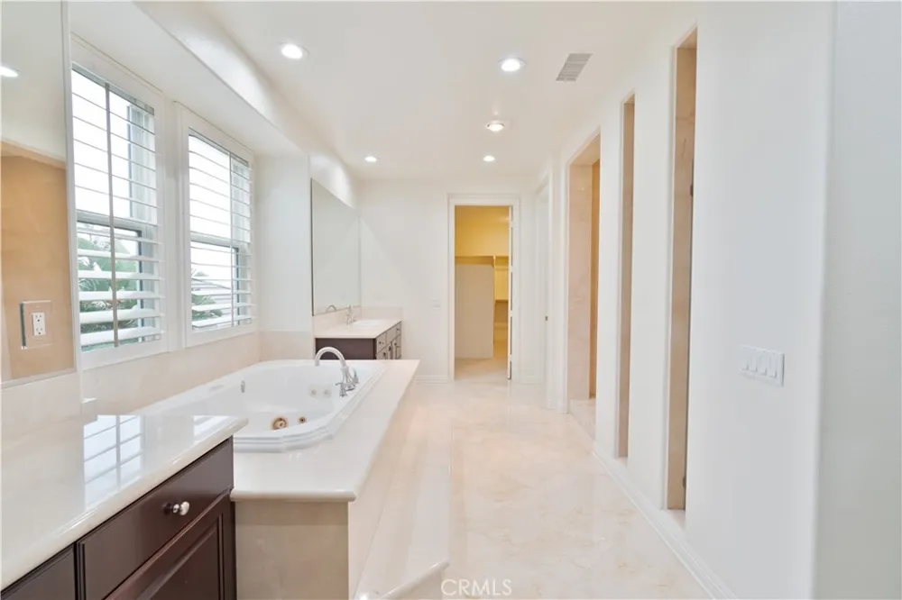 20311 Via Botticelli Northridge, CA 91326