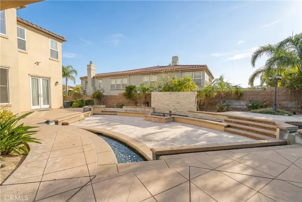 20311 Via Botticelli Northridge, CA 91326