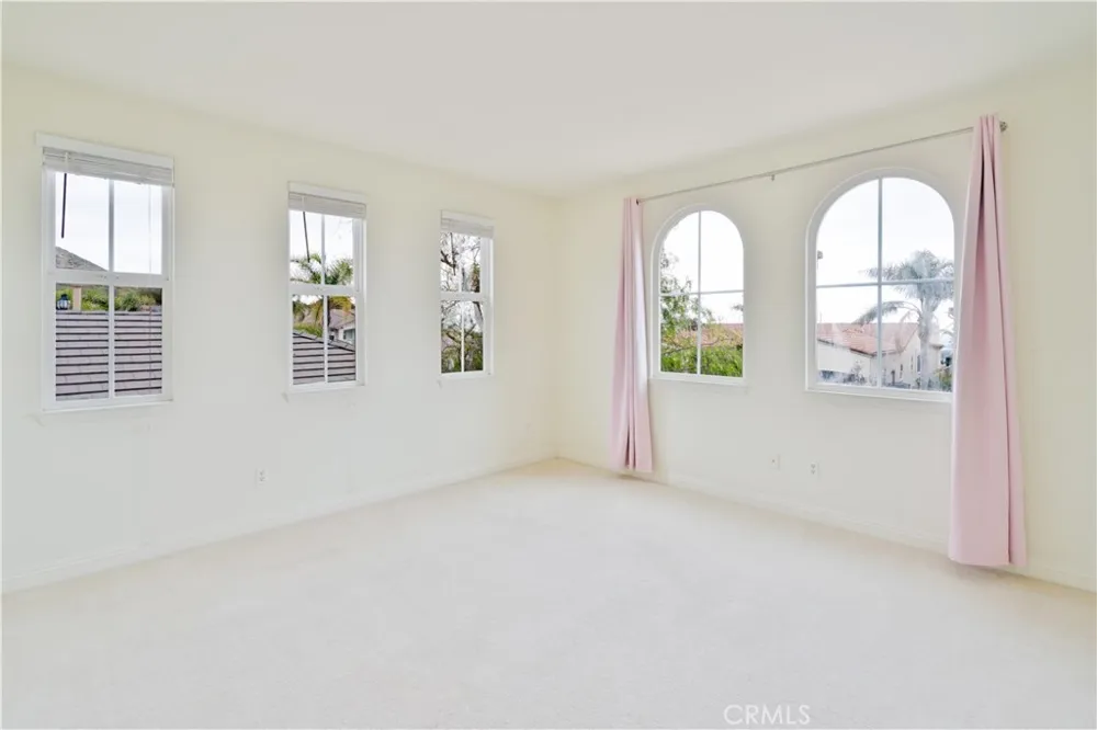 20311 Via Botticelli Northridge, CA 91326