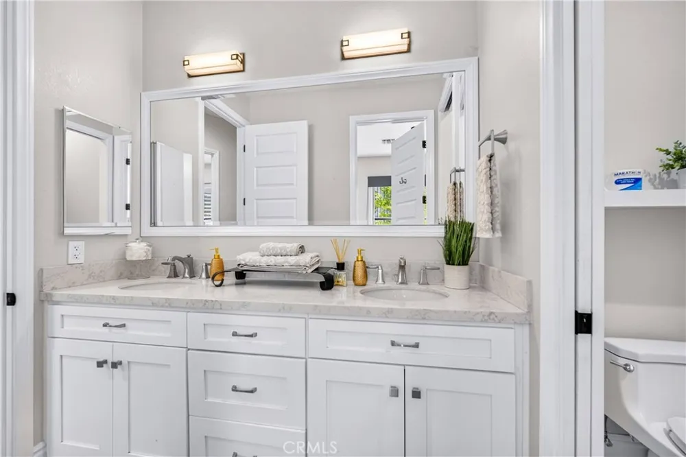 2025 Lonestar Thousand Oaks, CA 91362