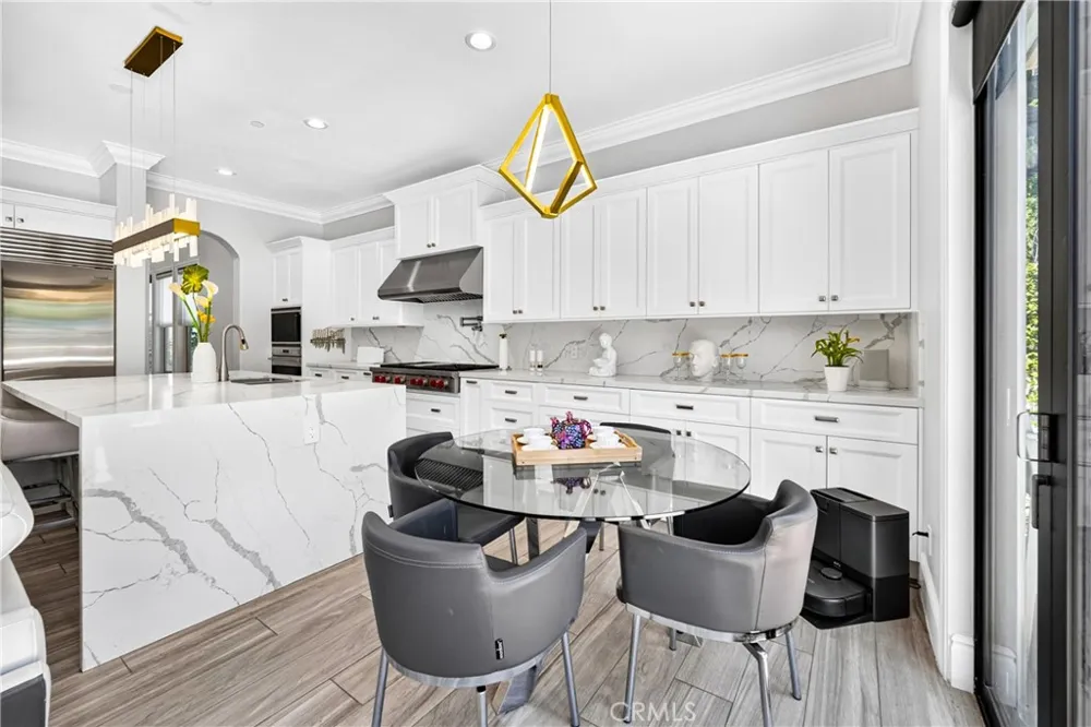 2025 Lonestar Thousand Oaks, CA 91362