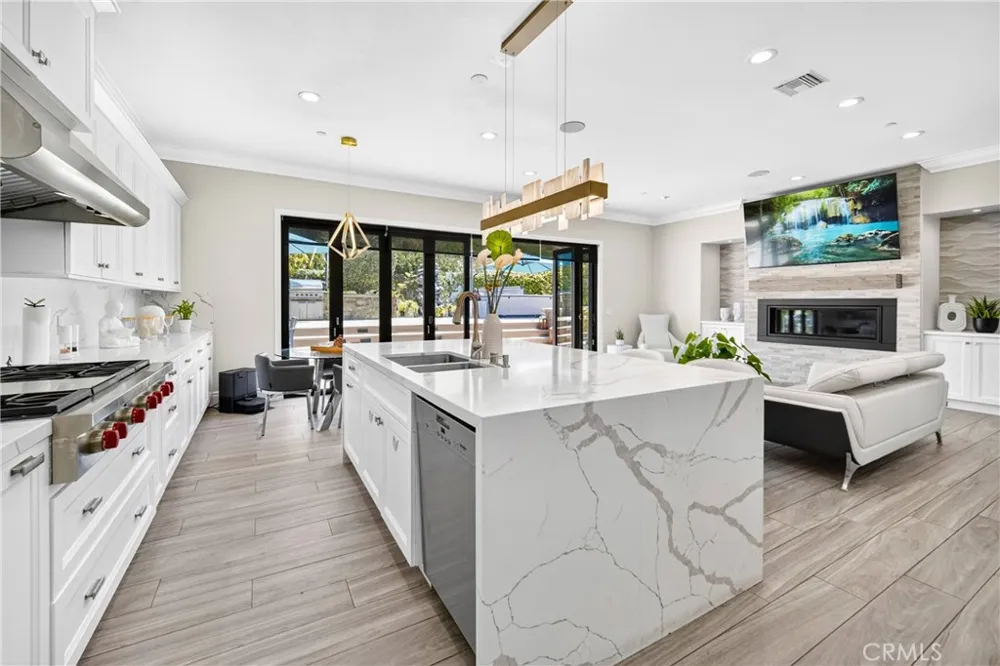 2025 Lonestar Thousand Oaks, CA 91362