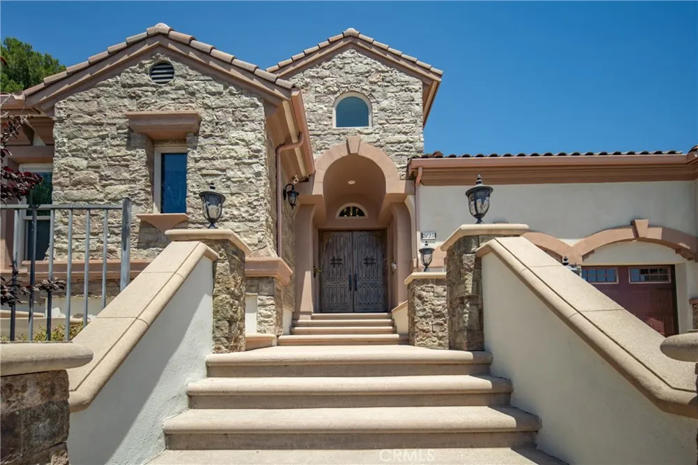 2025 Lonestar Thousand Oaks, CA 91362