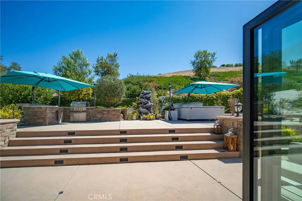 2025 Lonestar Thousand Oaks, CA 91362