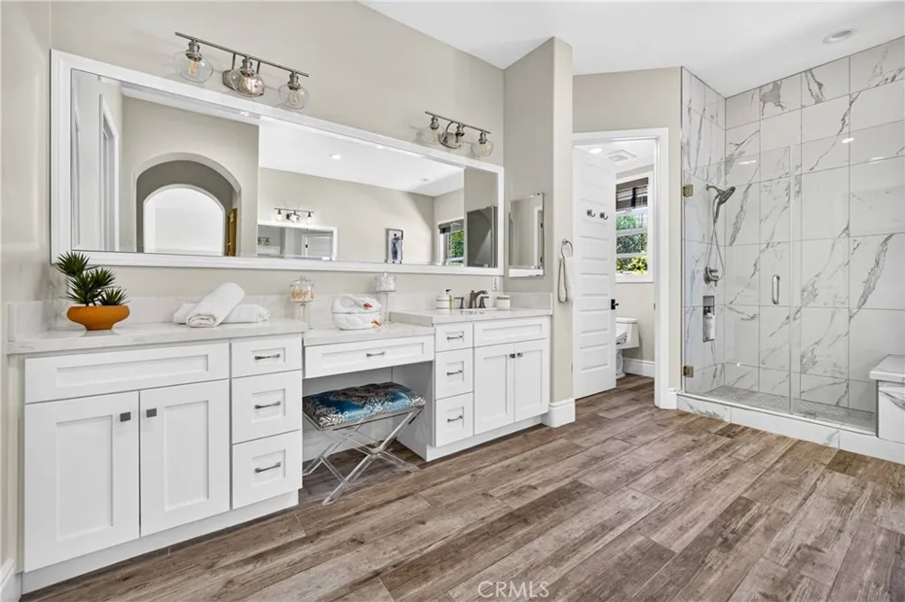 2025 Lonestar Thousand Oaks, CA 91362
