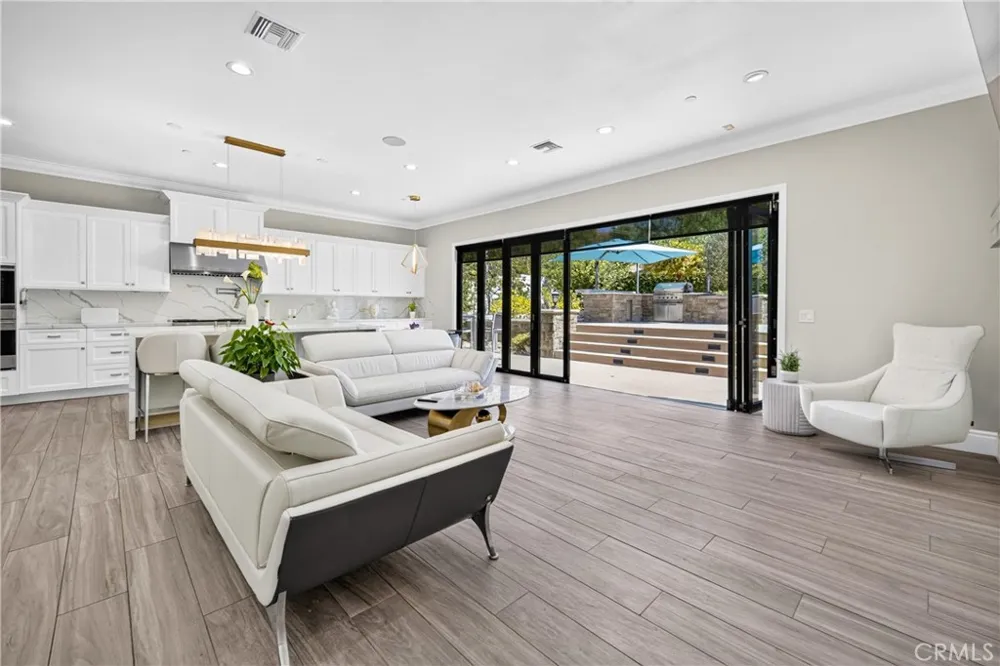 2025 Lonestar Thousand Oaks, CA 91362