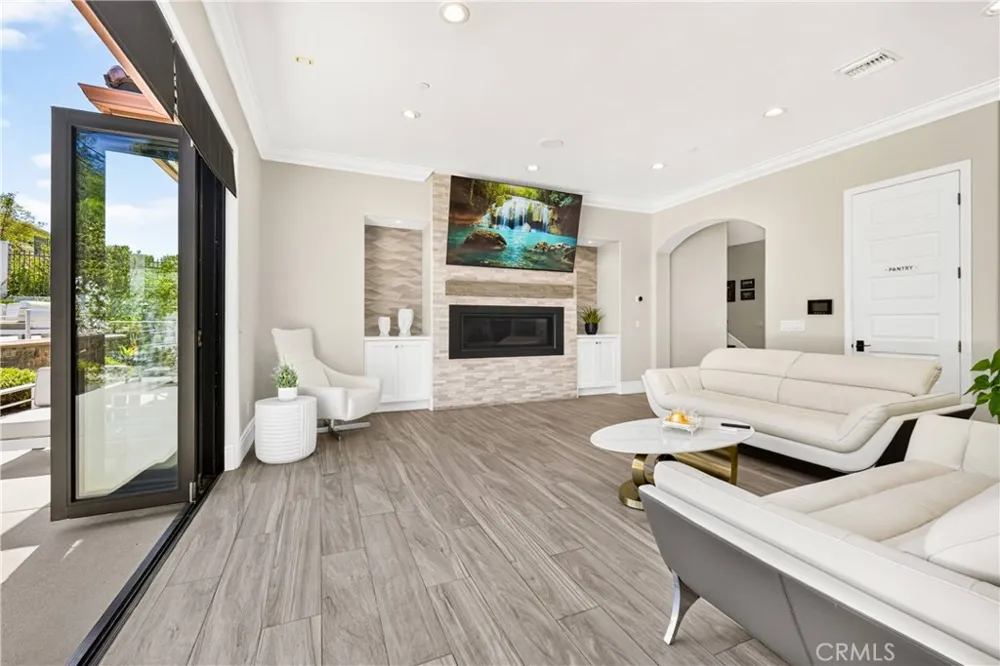 2025 Lonestar Thousand Oaks, CA 91362