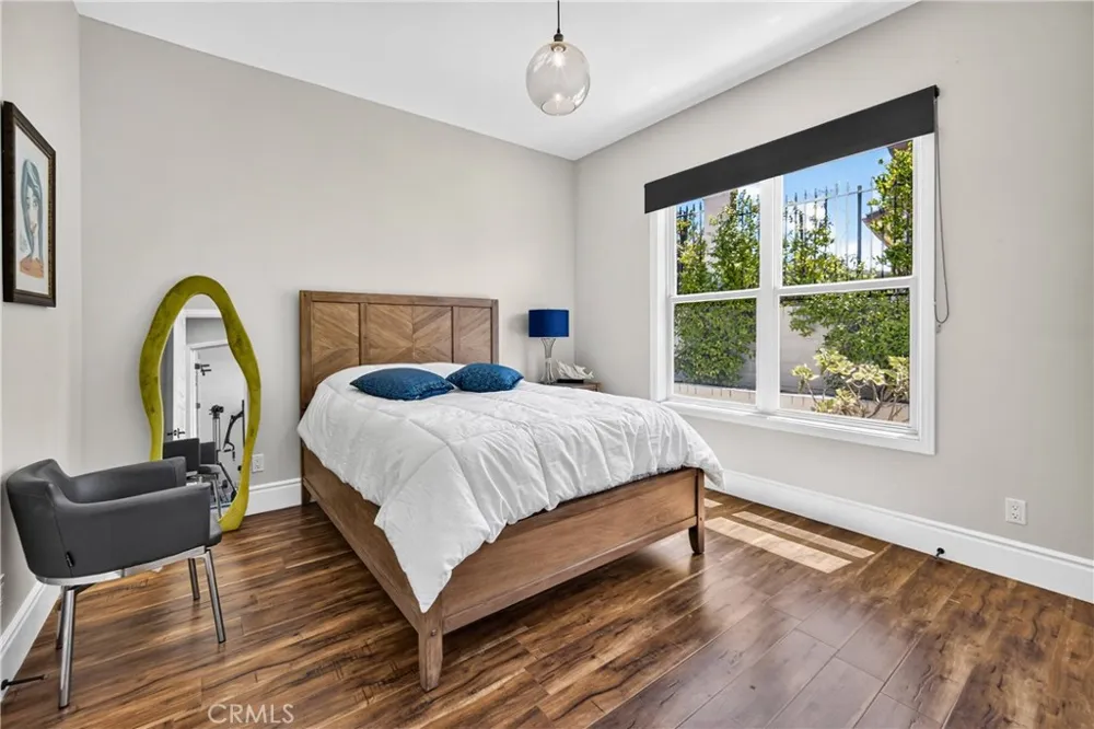 2025 Lonestar Thousand Oaks, CA 91362