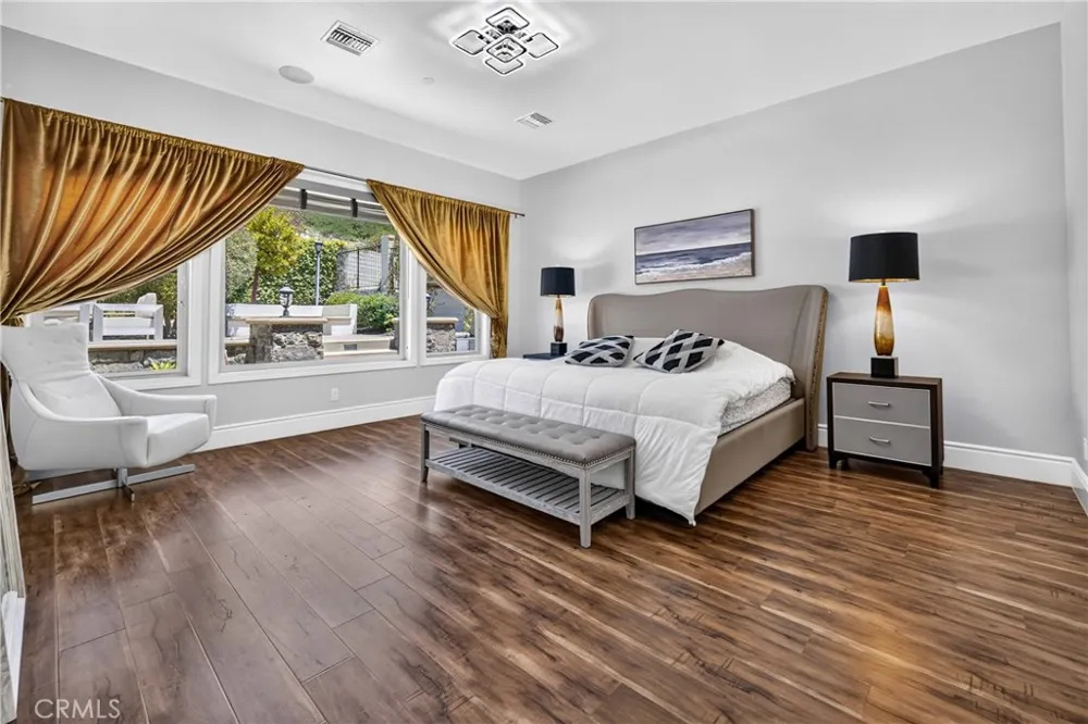 2025 Lonestar Thousand Oaks, CA 91362