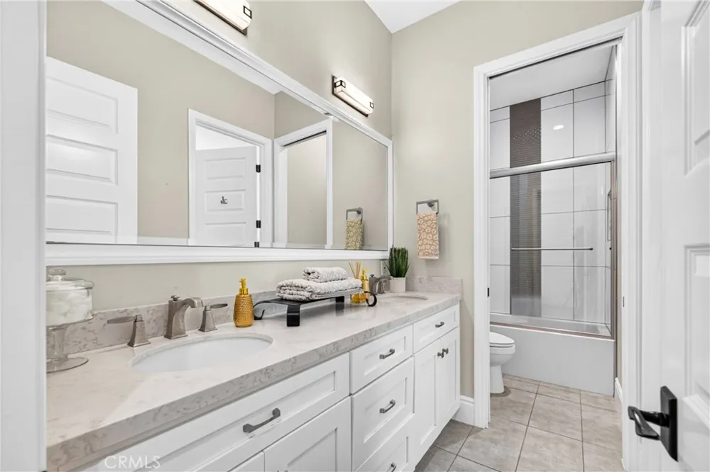 2025 Lonestar Thousand Oaks, CA 91362