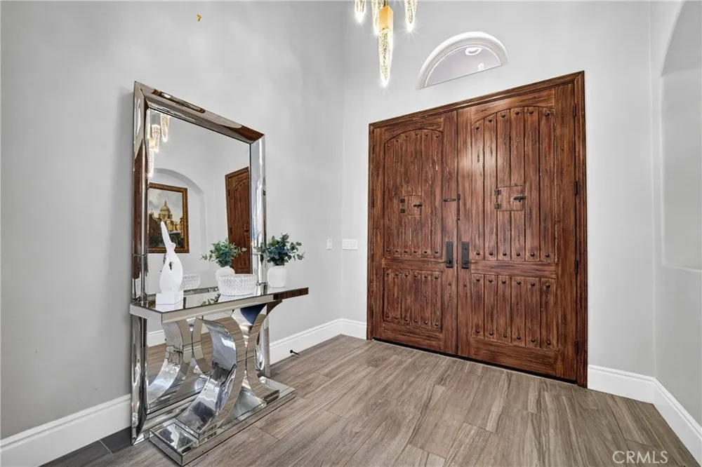 2025 Lonestar Thousand Oaks, CA 91362