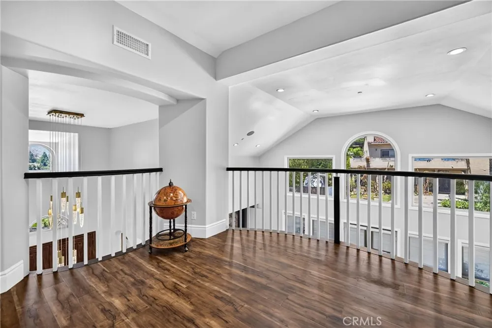 2025 Lonestar Thousand Oaks, CA 91362