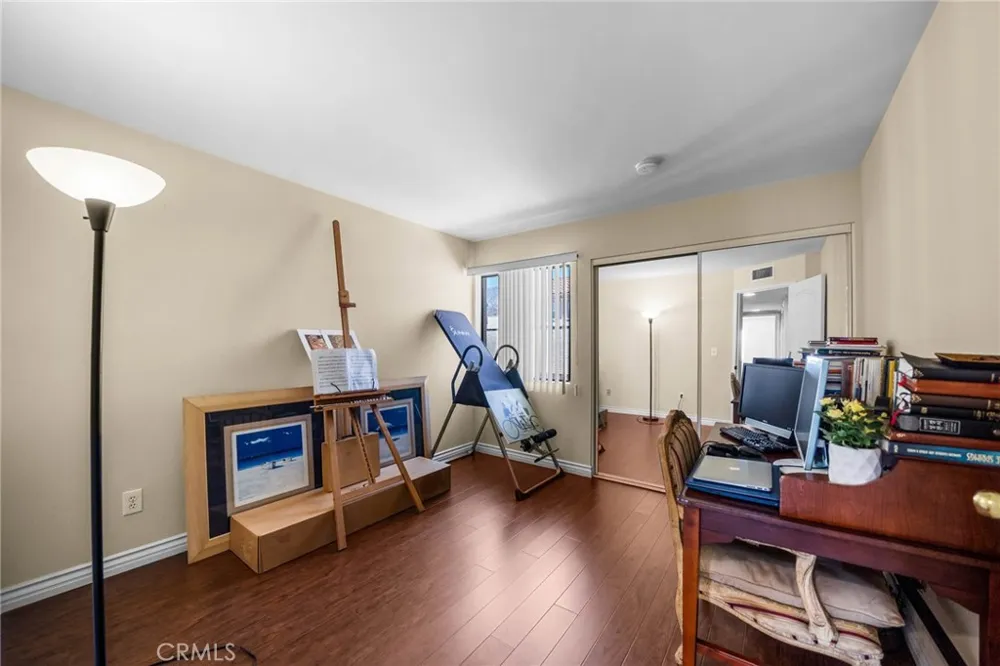 554 E San Jose #203 Burbank, CA 91501