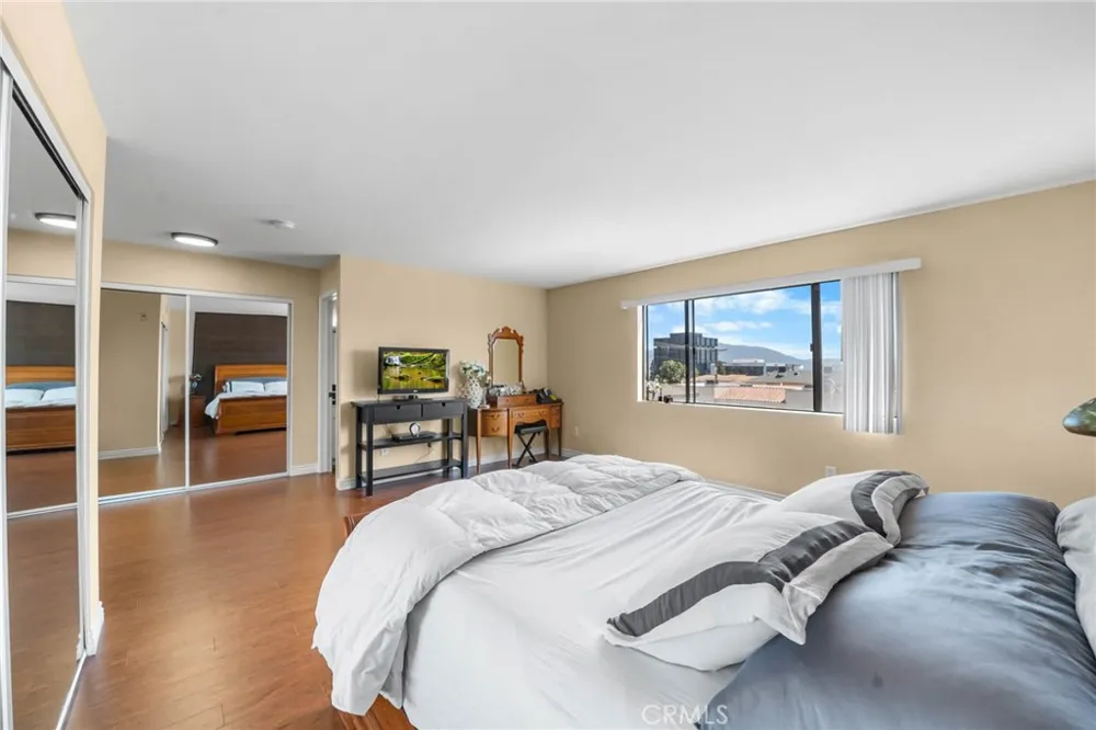 554 E San Jose #203 Burbank, CA 91501