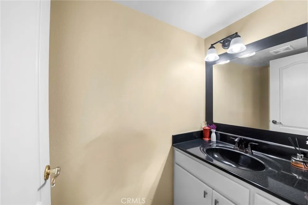 554 E San Jose #203 Burbank, CA 91501