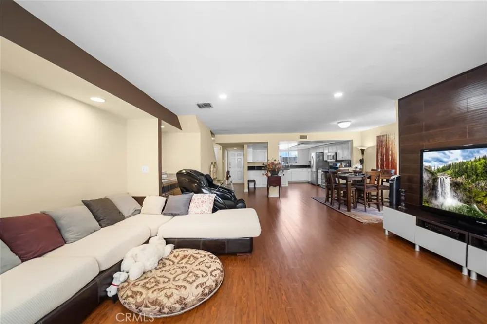 554 E San Jose #203 Burbank, CA 91501