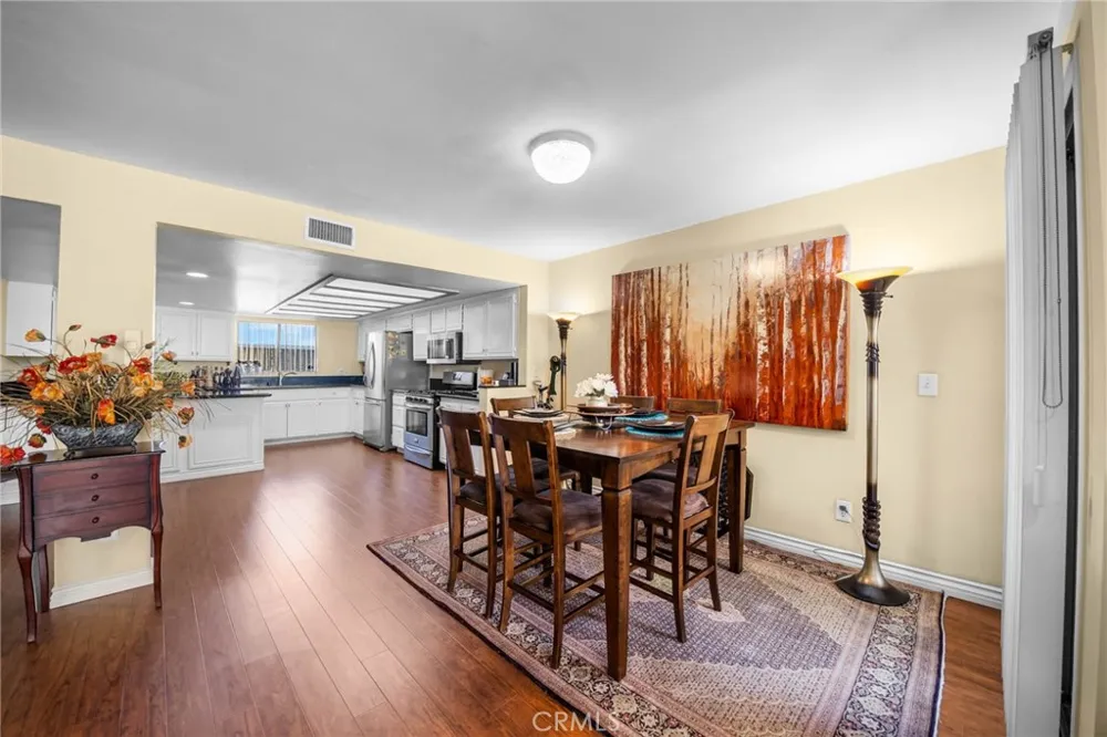 554 E San Jose #203 Burbank, CA 91501