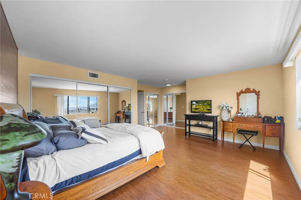 554 E San Jose #203 Burbank, CA 91501