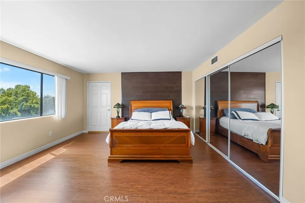 554 E San Jose #203 Burbank, CA 91501