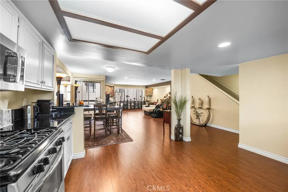 554 E San Jose #203 Burbank, CA 91501