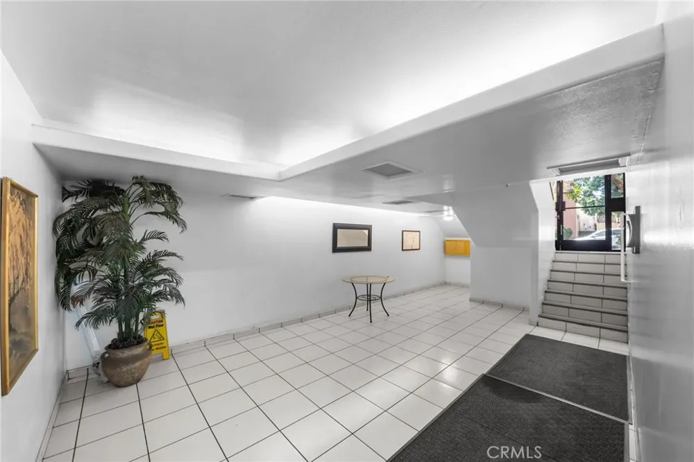 554 E San Jose #203 Burbank, CA 91501