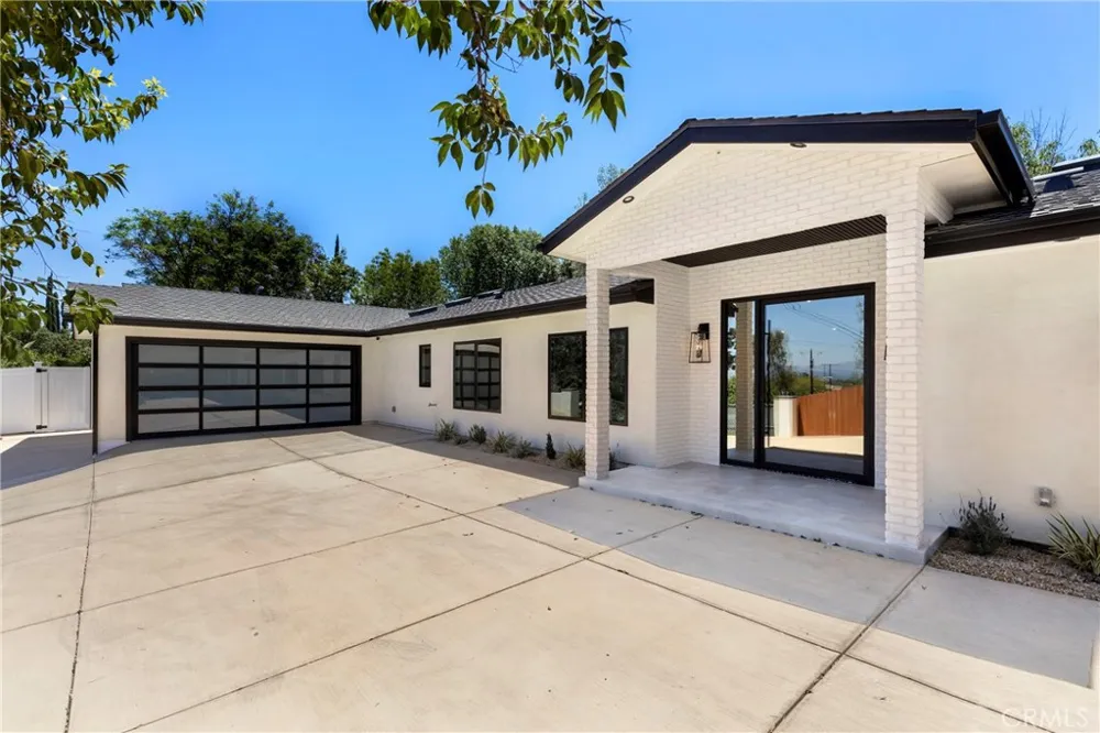 5200 Armida Drive Woodland Hills, CA 91364