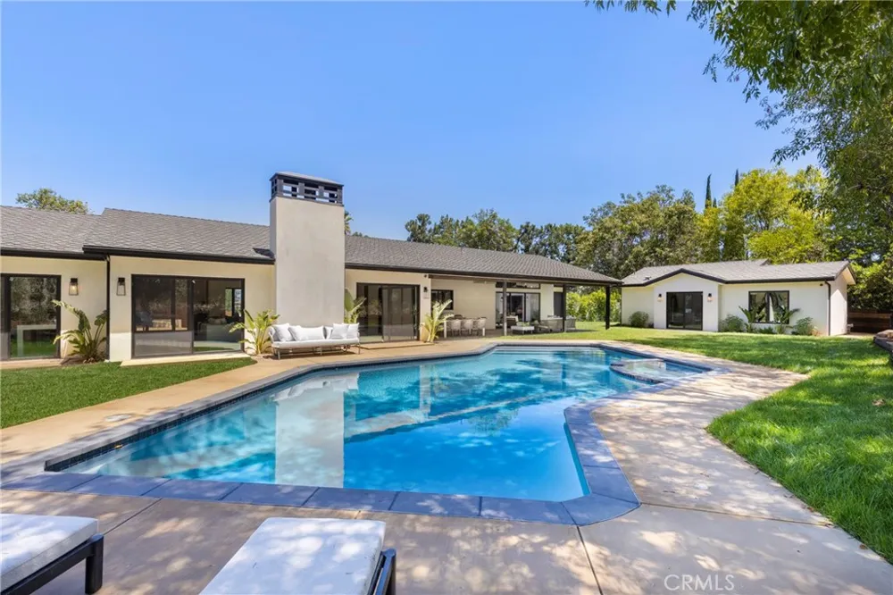 5200 Armida Drive Woodland Hills, CA 91364