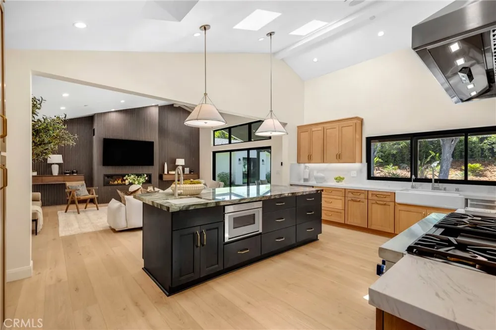 5200 Armida Drive Woodland Hills, CA 91364