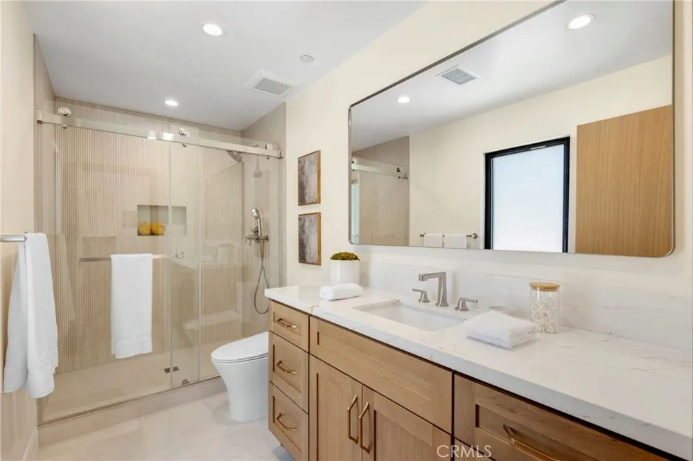 5200 Armida Drive Woodland Hills, CA 91364