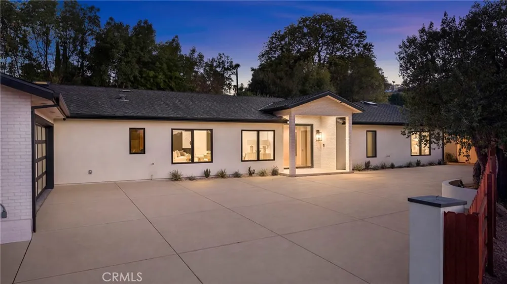5200 Armida Drive Woodland Hills, CA 91364