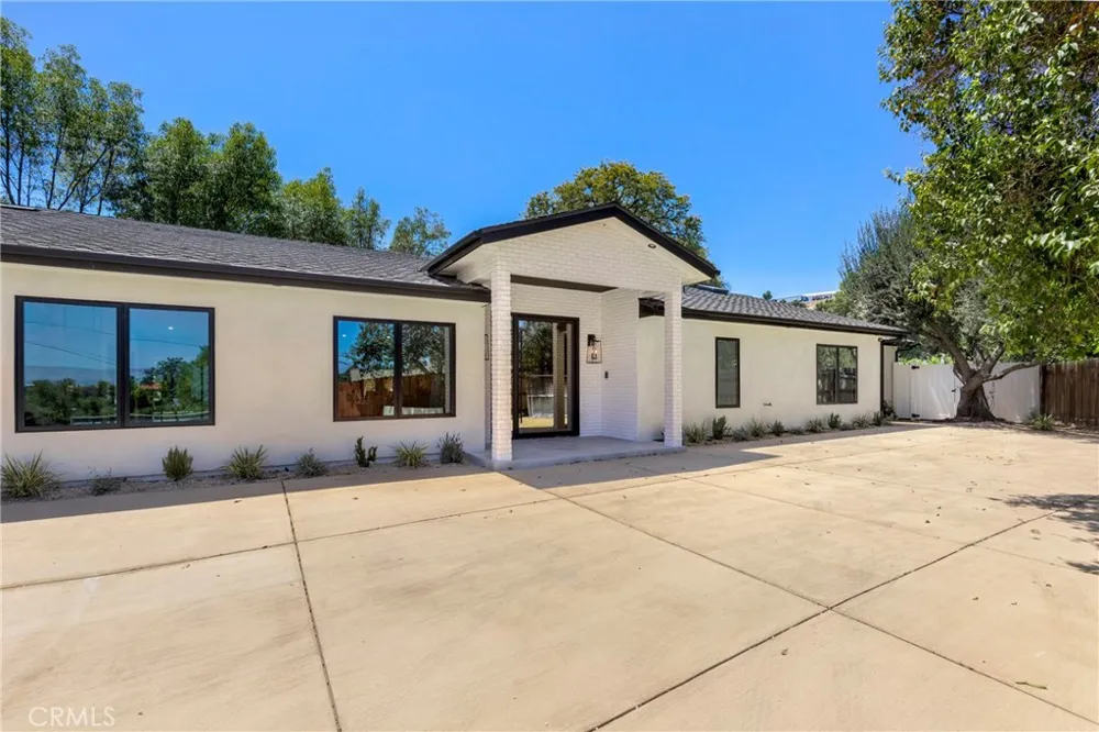 5200 Armida Drive Woodland Hills, CA 91364