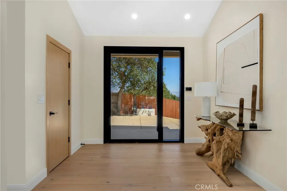 5200 Armida Drive Woodland Hills, CA 91364