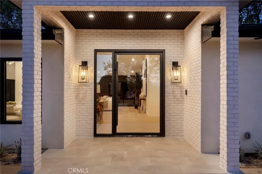 5200 Armida Drive Woodland Hills, CA 91364