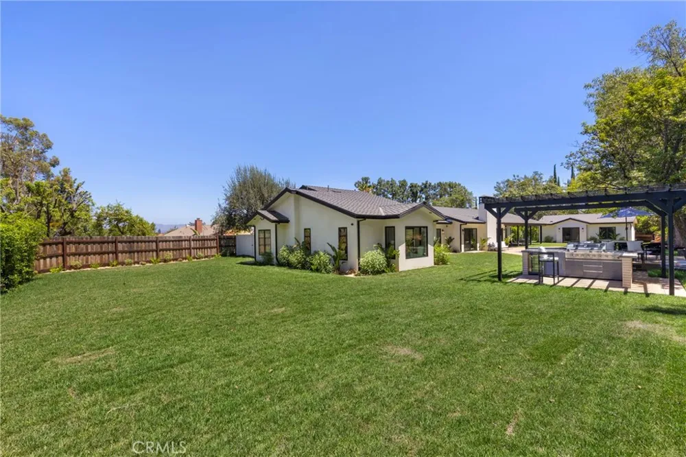 5200 Armida Drive Woodland Hills, CA 91364