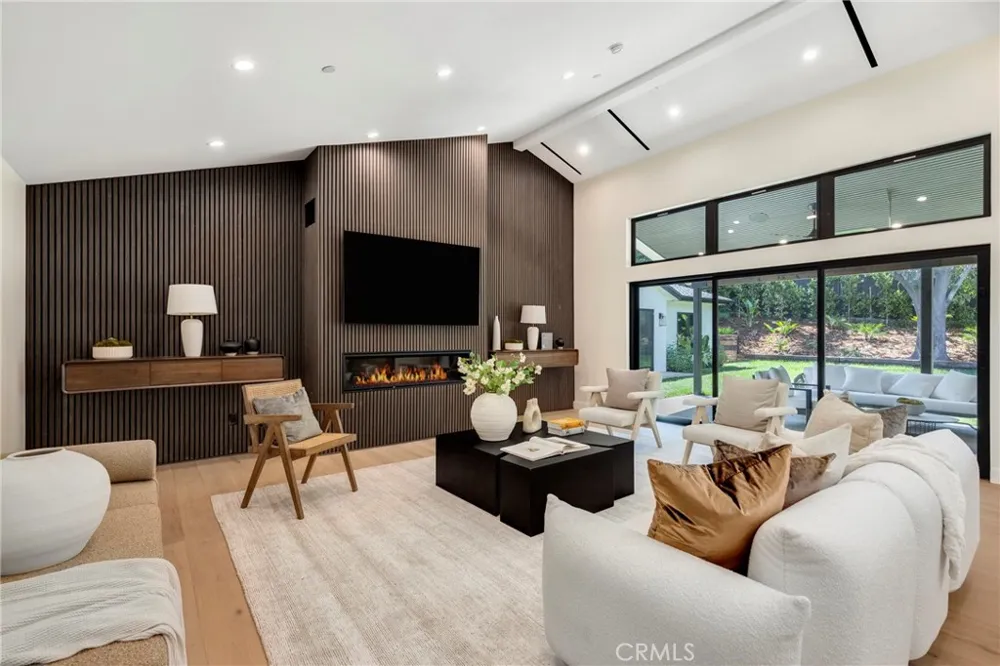 5200 Armida Drive Woodland Hills, CA 91364