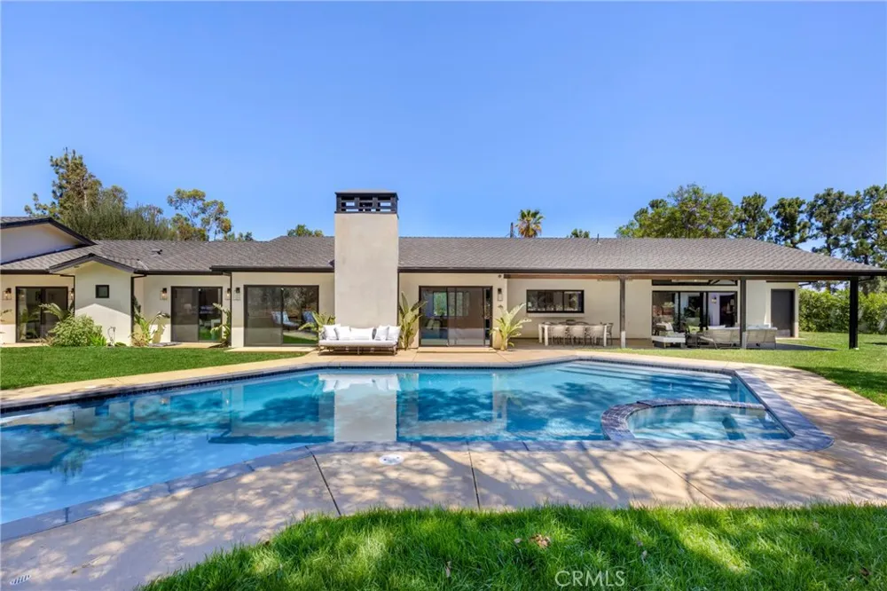 5200 Armida Drive Woodland Hills, CA 91364