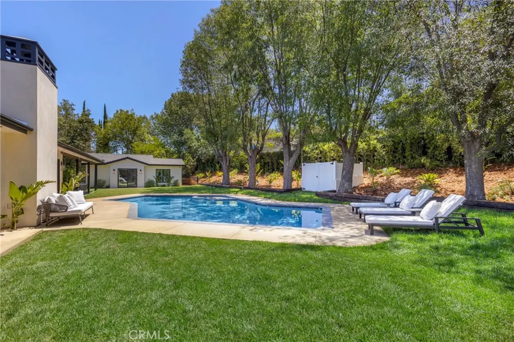 5200 Armida Drive Woodland Hills, CA 91364