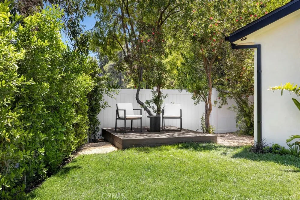 5200 Armida Drive Woodland Hills, CA 91364