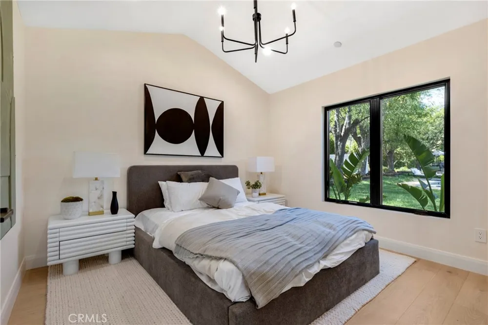 5200 Armida Drive Woodland Hills, CA 91364