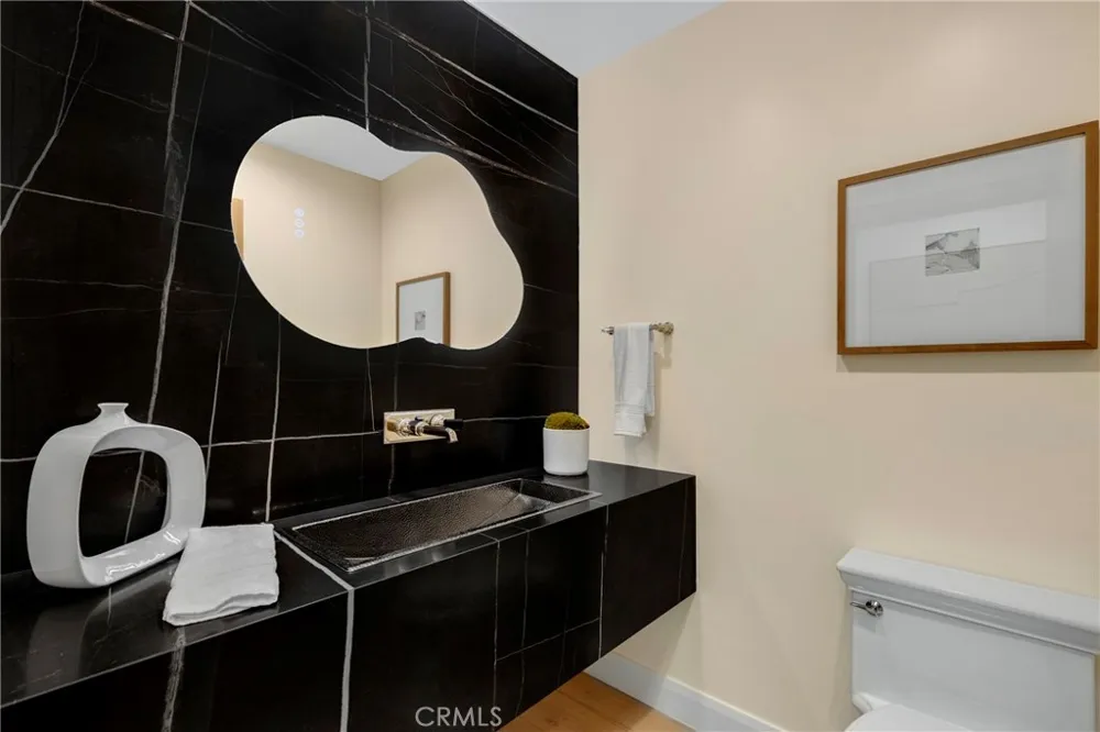 5200 Armida Drive Woodland Hills, CA 91364