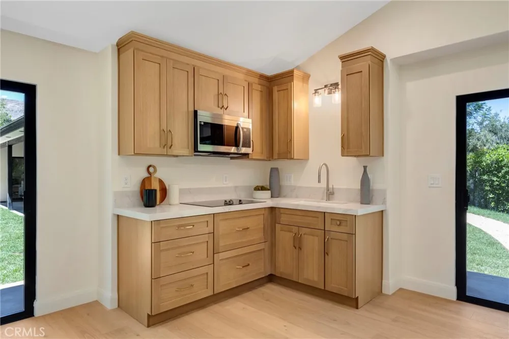 5200 Armida Drive Woodland Hills, CA 91364