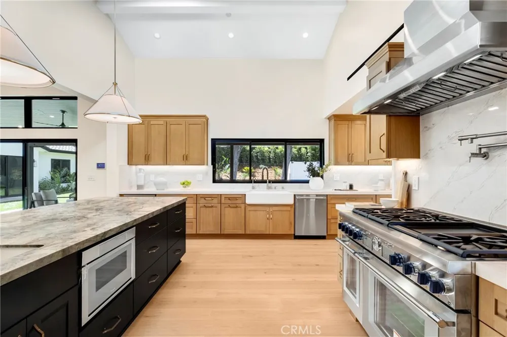 5200 Armida Drive Woodland Hills, CA 91364