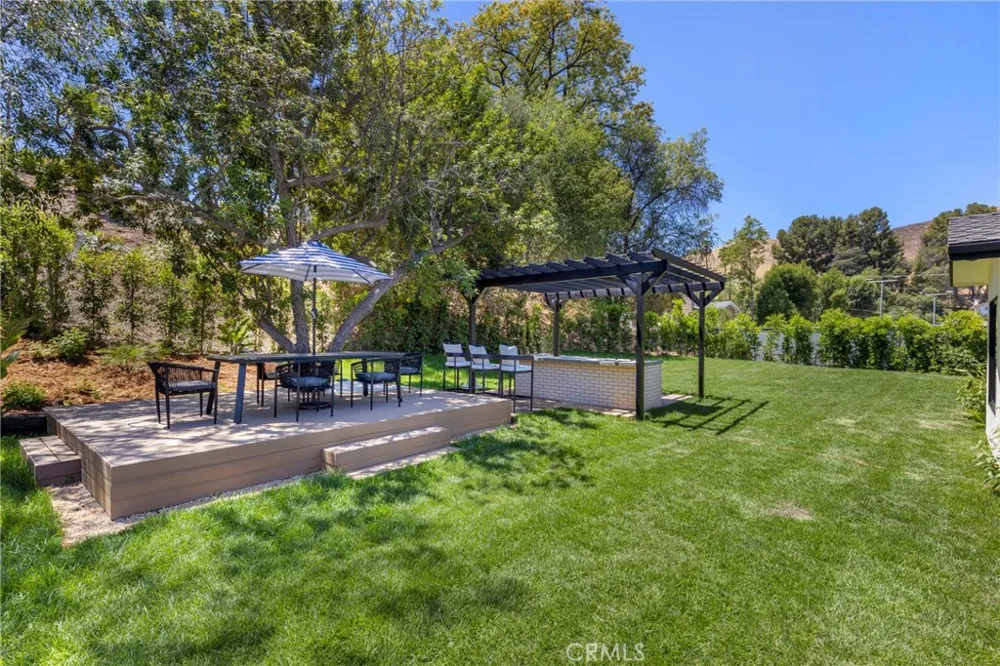 5200 Armida Drive Woodland Hills, CA 91364