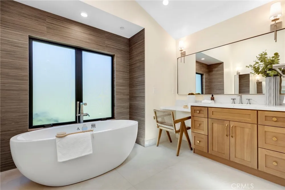 5200 Armida Drive Woodland Hills, CA 91364