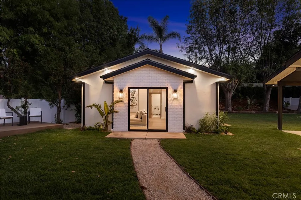 5200 Armida Drive Woodland Hills, CA 91364