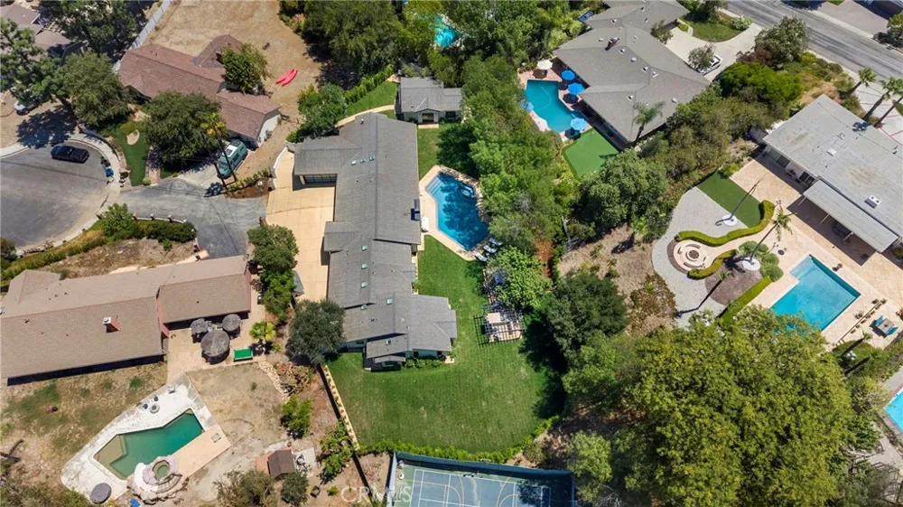 5200 Armida Drive Woodland Hills, CA 91364