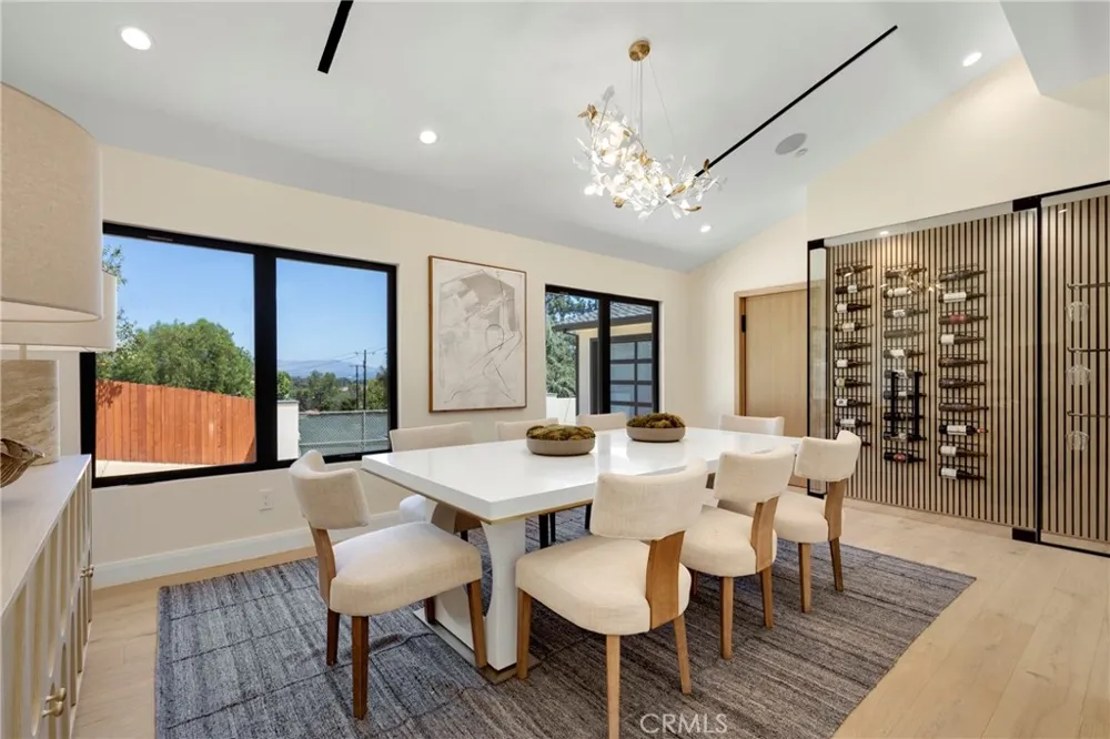 5200 Armida Drive Woodland Hills, CA 91364
