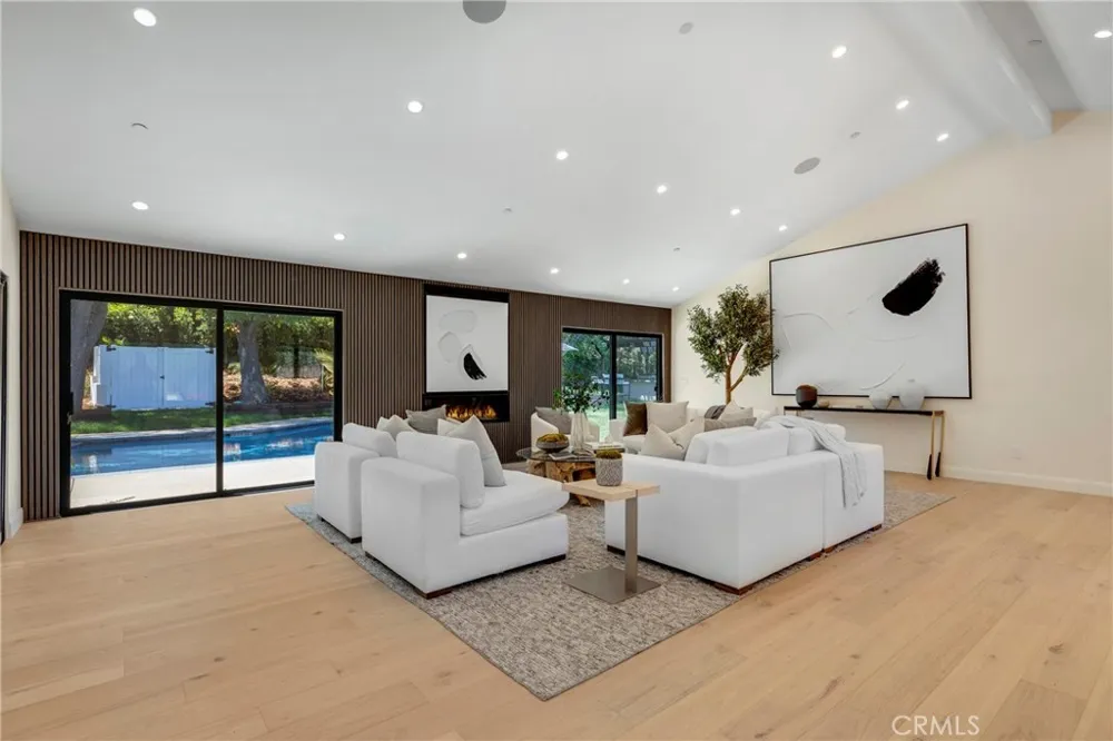 5200 Armida Drive Woodland Hills, CA 91364