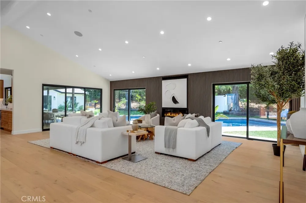 5200 Armida Drive Woodland Hills, CA 91364