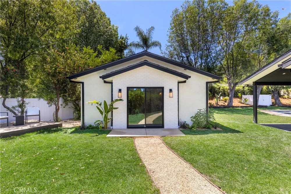 5200 Armida Drive Woodland Hills, CA 91364